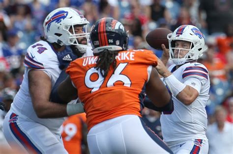 Broncos defensive lineman suspended for betting on games